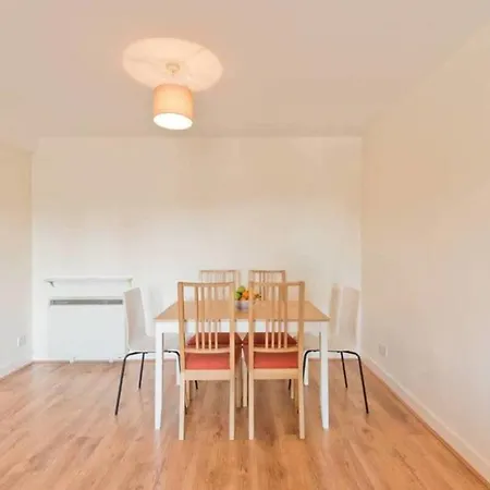 Guestready - Bright 2br Flat Near Castle Lejlighed *
