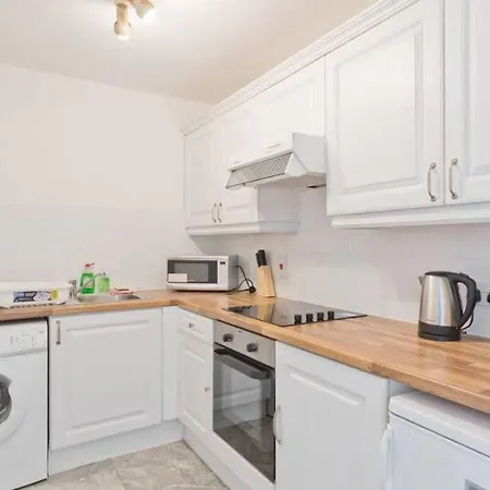 Guestready - Bright 2br Flat Near Castle