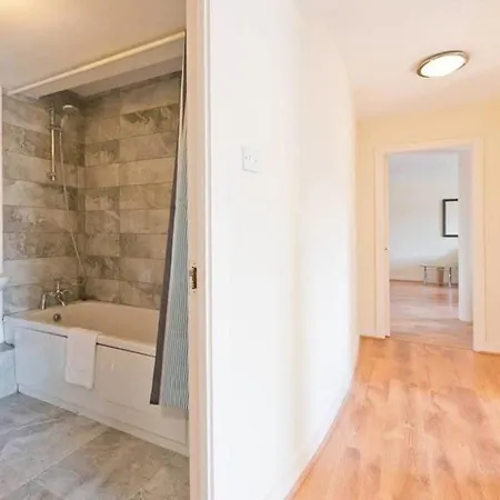 Lejlighed Guestready - Bright 2br Flat Near Castle